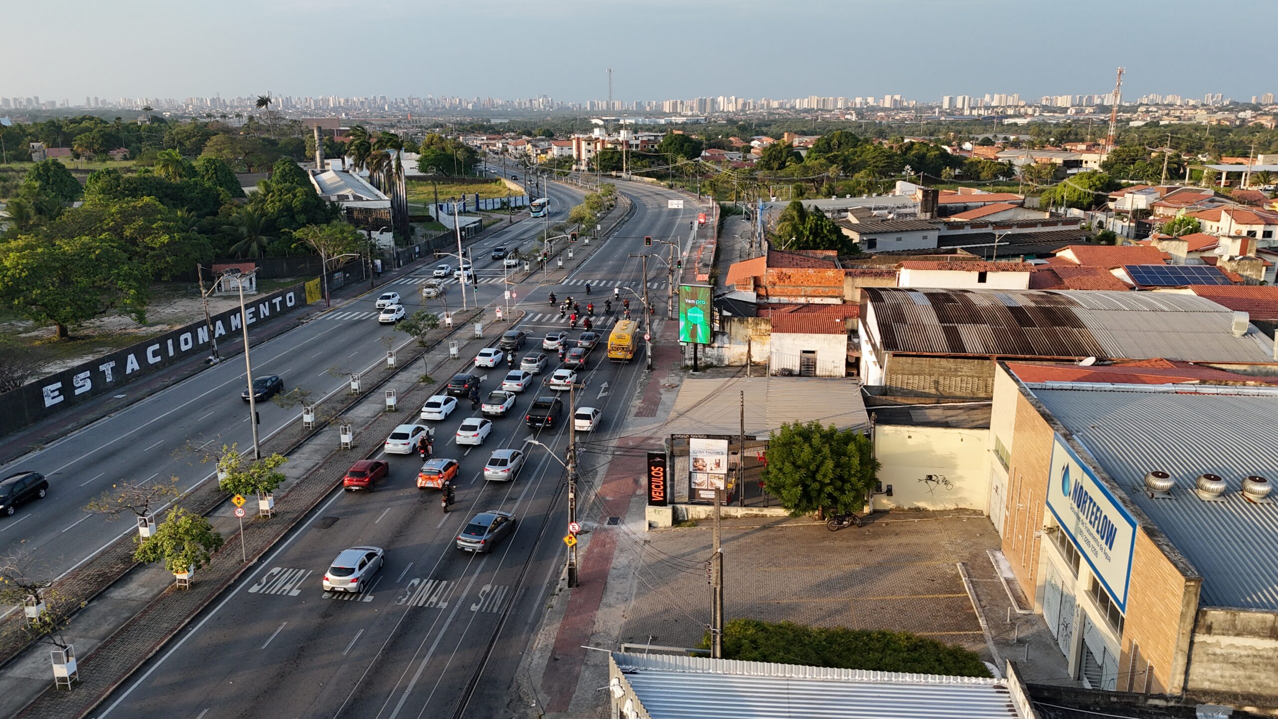 Av. Alberto Craveiro