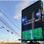 Novo painel da SobreMídia estreia com ação especial durante o Clássico-Rei